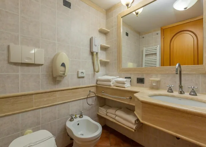 Near Marco Simone Golf & Rome, Cleaning Included Rom