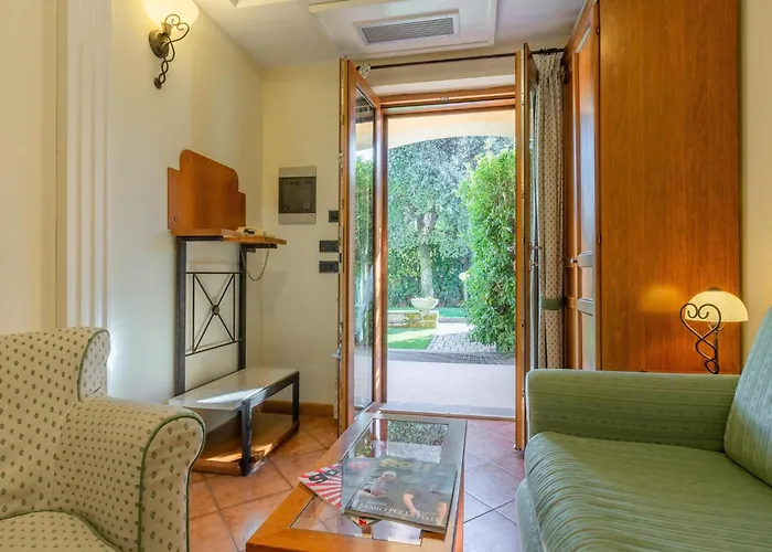 Near Marco Simone Golf & Rome, Cleaning Included Apartment