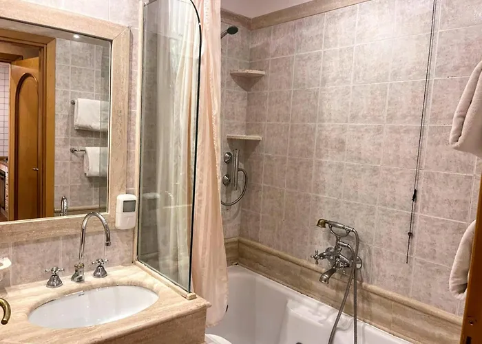 Near Marco Simone Golf & Rome, Cleaning Included Apartment Rom